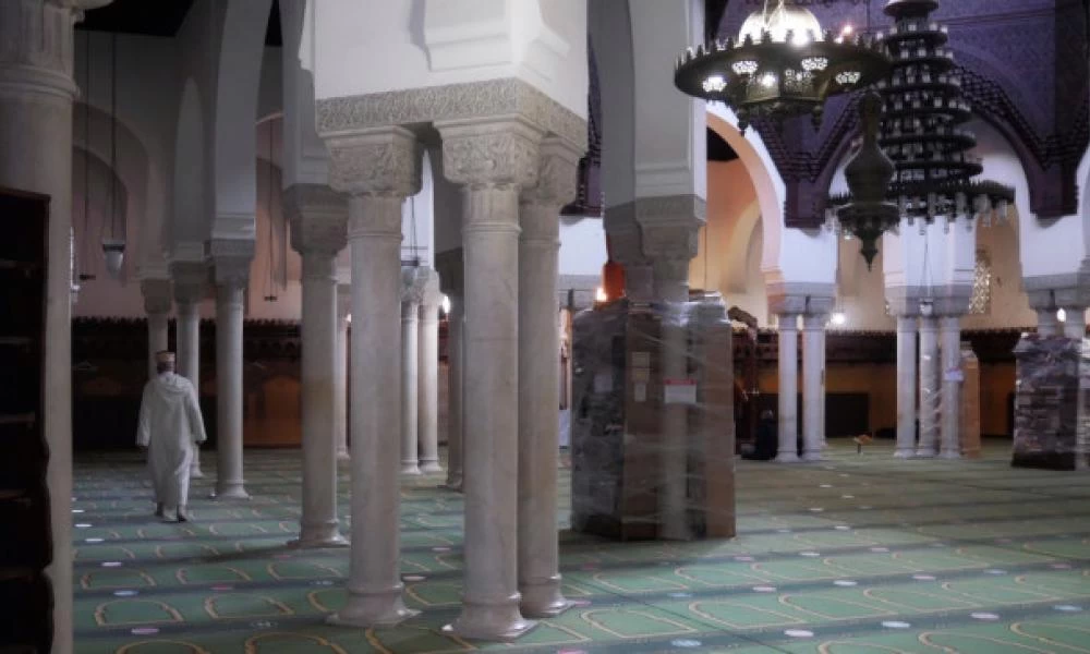 Η Γαλλία "στοχεύει" τον ισλαμισμό: Στο "μάτι του κυκλώνα" τεμένη, ιμάμηδες